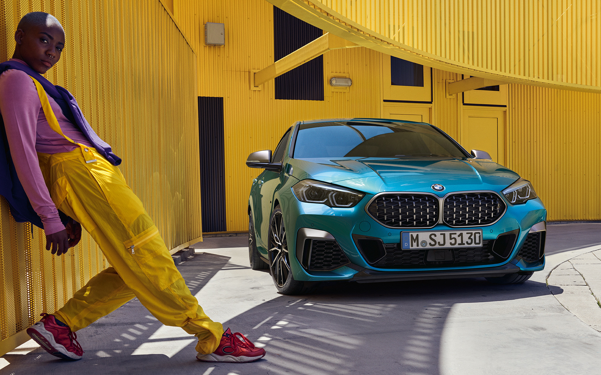 BMW Série 2 Gran Coupé F44 avec doubles naseaux de style Mesh Snapper Rocks Blau metallic F44, vue de trois quarts face